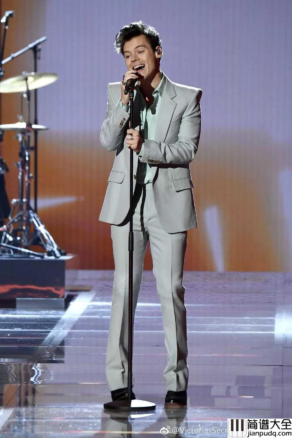 Kiwi简谱__Harry_Styles__2017年维多利亚的秘密秀秀场音乐,一场视听盛宴