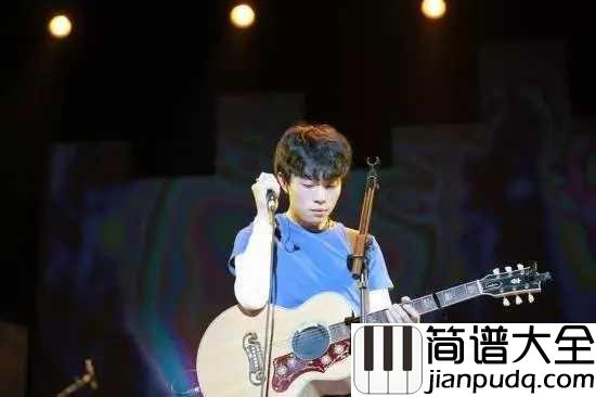 鼓楼吉他谱_赵雷_我站在鼓楼上面,一切繁华与我无关