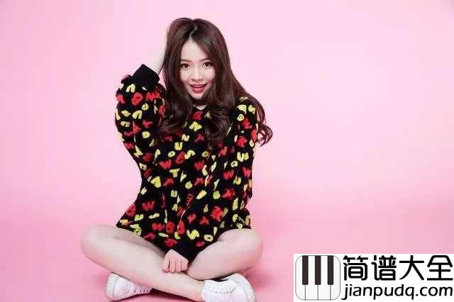 侧脸吉他谱_于果_演绎着在成长的道路上与过去挥手道别,未来不断蜕变的坚定情感