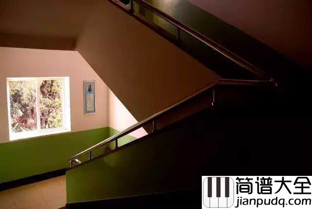 时光是个少年犯吉他谱_何山_感概着时光的流逝,岁月的一去不复返