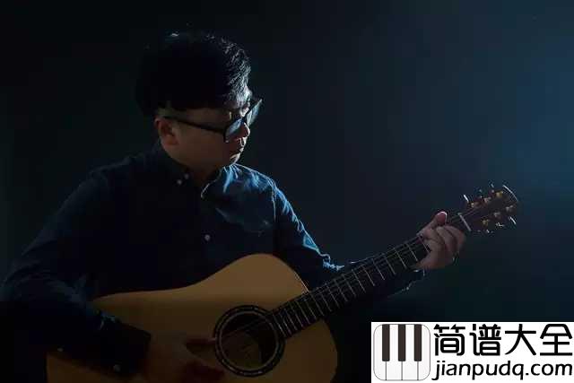 窗外花开吉他谱_李晋_窗外花开,依旧是那年颜色,只是少了看花的人
