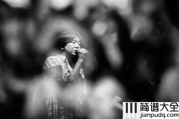 想把我唱给你听尤克里里谱_老狼_她点亮了你的生命,照亮了你的夜空